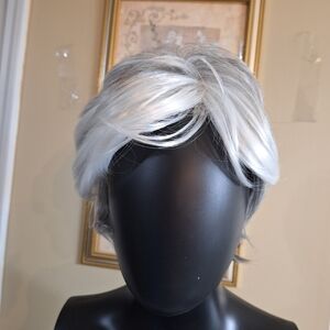 Elegant Silver Women's Wig